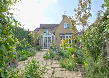 Detached house For Sale in Cambridge