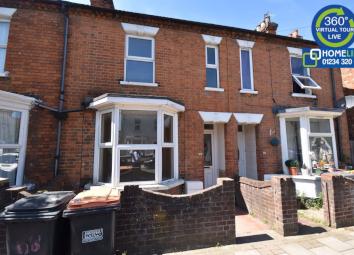 Terraced house To Rent in Bedford