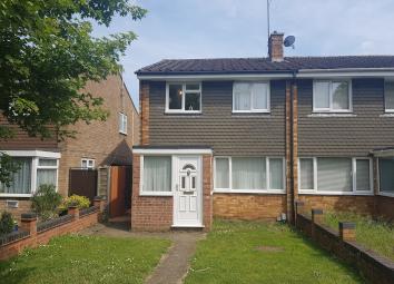 Semi-detached house To Rent in Bedford