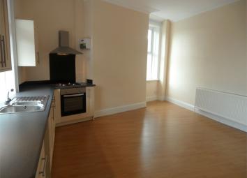 End terrace house To Rent in Brighouse