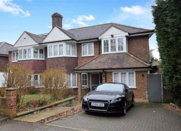 Semi-detached house For Sale in Epping