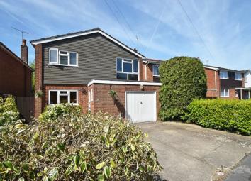 Detached house For Sale in High Wycombe