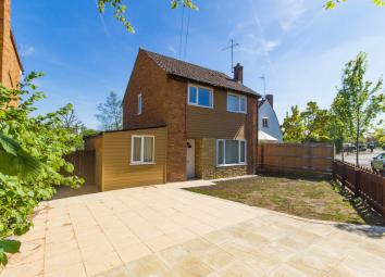 Detached house For Sale in Leighton Buzzard