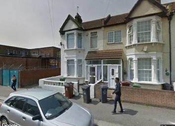 Semi-detached house To Rent in Romford
