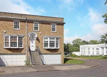 4 Bedroom End terrace house for sale