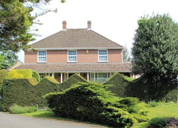 Detached house For Sale in High Wycombe