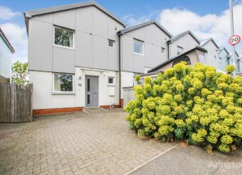 End terrace house To Rent in Brighton