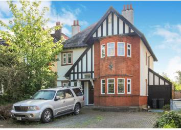 Detached house For Sale in Westcliff-on-Sea