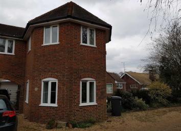 Semi-detached house To Rent in Canterbury