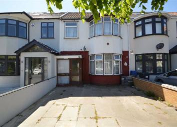 Terraced house For Sale in Ilford