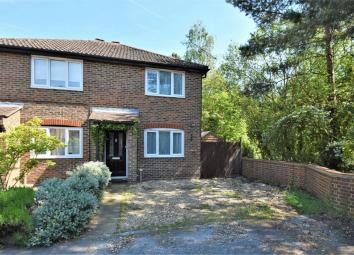 Semi-detached house For Sale in Fleet