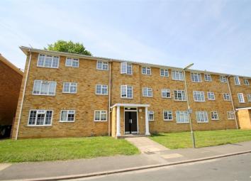 Flat To Rent in Staines