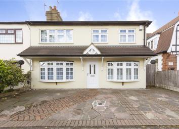 Semi-detached house For Sale in Hornchurch