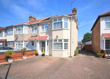4 Bedroom End terrace house for sale