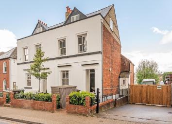 Flat For Sale in St.albans