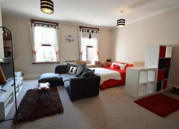 Studio To Rent in Surbiton