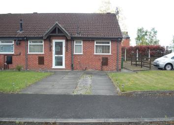 Bungalow For Sale in Ashton-under-Lyne
