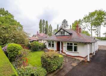 Detached bungalow For Sale in Wakefield