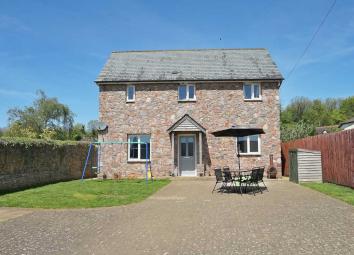 Detached house For Sale in Tiverton