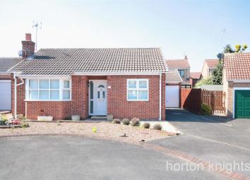 Detached bungalow For Sale in Doncaster