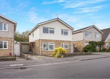Detached house For Sale in Porthcawl