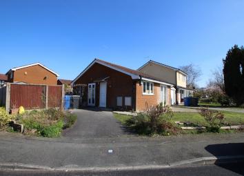 Detached bungalow To Rent in Warrington