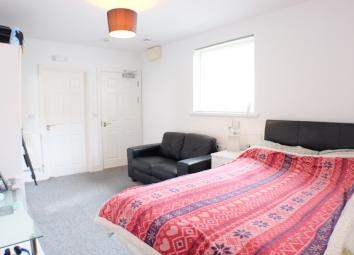 Studio To Rent in Swansea