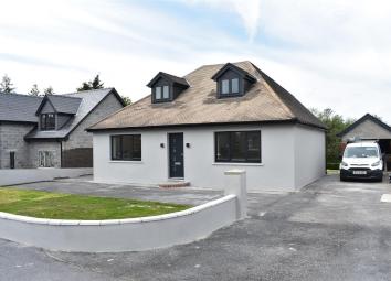 Detached bungalow For Sale in Llanelli