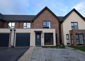 Semi-detached house To Rent in Barry