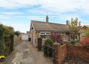 Semi-detached bungalow To Rent in Doncaster
