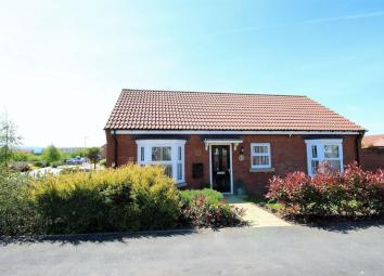 Detached bungalow For Sale in Scarborough