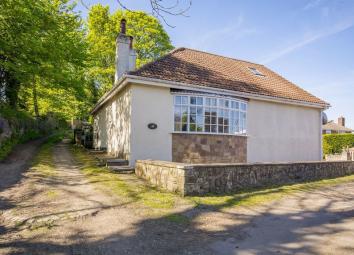 Detached bungalow For Sale in Sutton-in-Ashfield