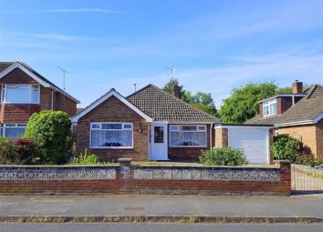 Detached bungalow For Sale in Swindon