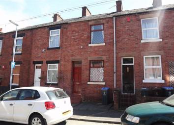 Terraced house For Sale in Leek