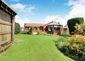Detached bungalow For Sale in Goole