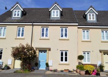 Town house For Sale in Swansea