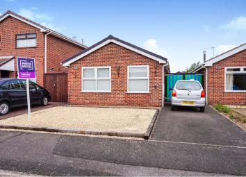 Detached bungalow For Sale in Nottingham