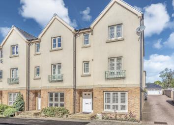 4 Bedroom End terrace house for sale