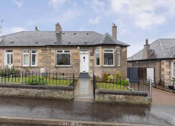 Semi-detached bungalow For Sale in Edinburgh