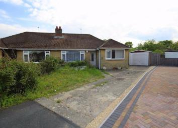 Semi-detached bungalow For Sale in Swindon