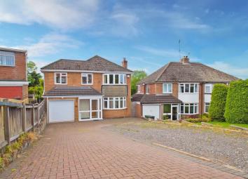 Detached house For Sale in Redditch