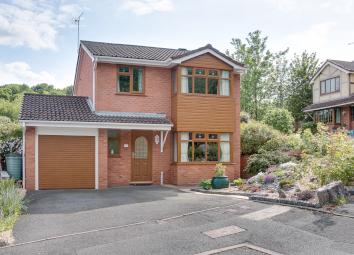 Detached house For Sale in Redditch