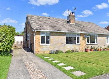 Semi-detached bungalow For Sale in Harrogate