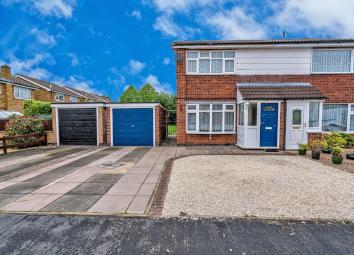 Semi-detached house To Rent in Nuneaton