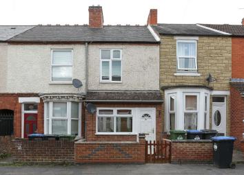 Terraced house For Sale in Rugby