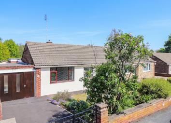 Semi-detached bungalow For Sale in Wakefield