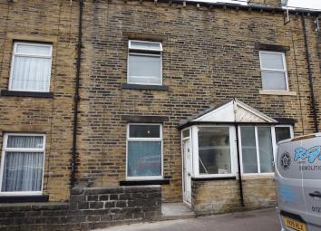 Terraced house To Rent in Halifax