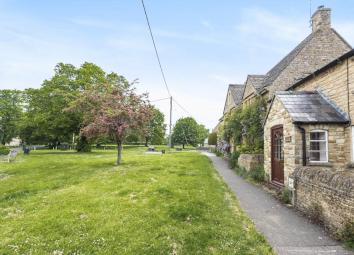 Cottage For Sale in Chipping Norton