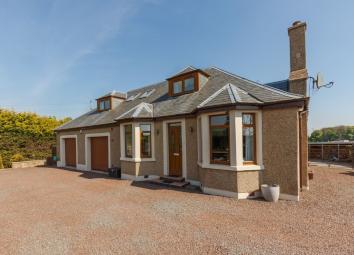 Detached bungalow For Sale in Edinburgh