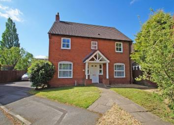 Detached house For Sale in Redditch